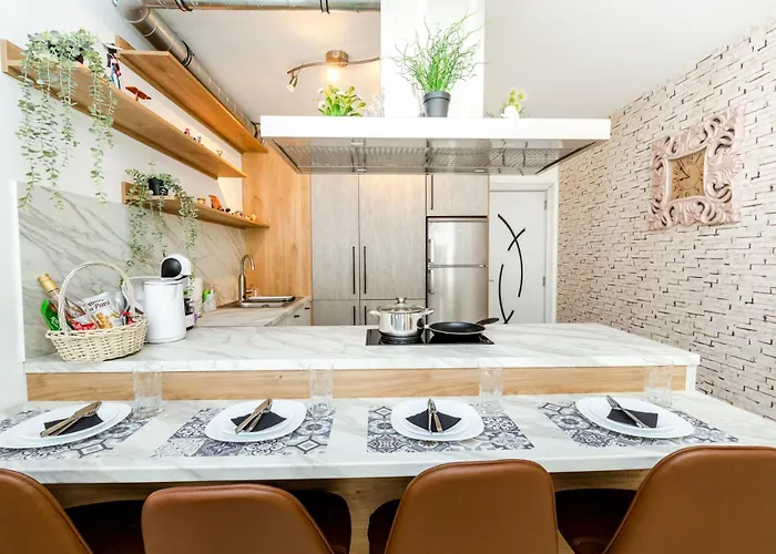 The White Apartment - Free Parking